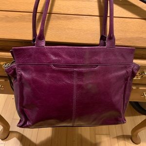 HOBO Seeker Vintage Hide  Shiny Leather Shoulder Bag
